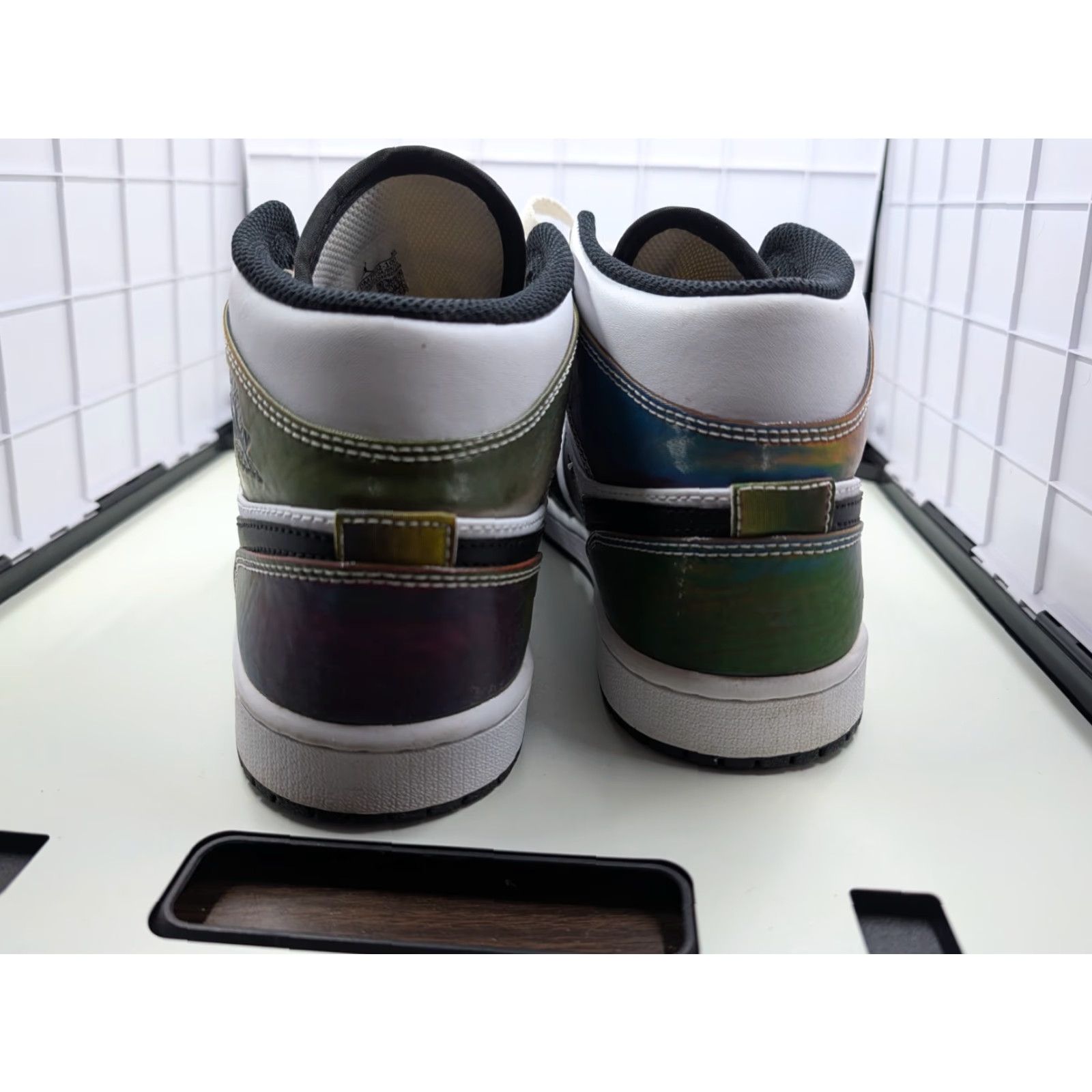 Jordan Brand Air Jordan 1 Mid Heat Reactive Color Change Men’s 8 US DM7802-100 EUC Size US 8 / EU 41 - 7 Thumbnail