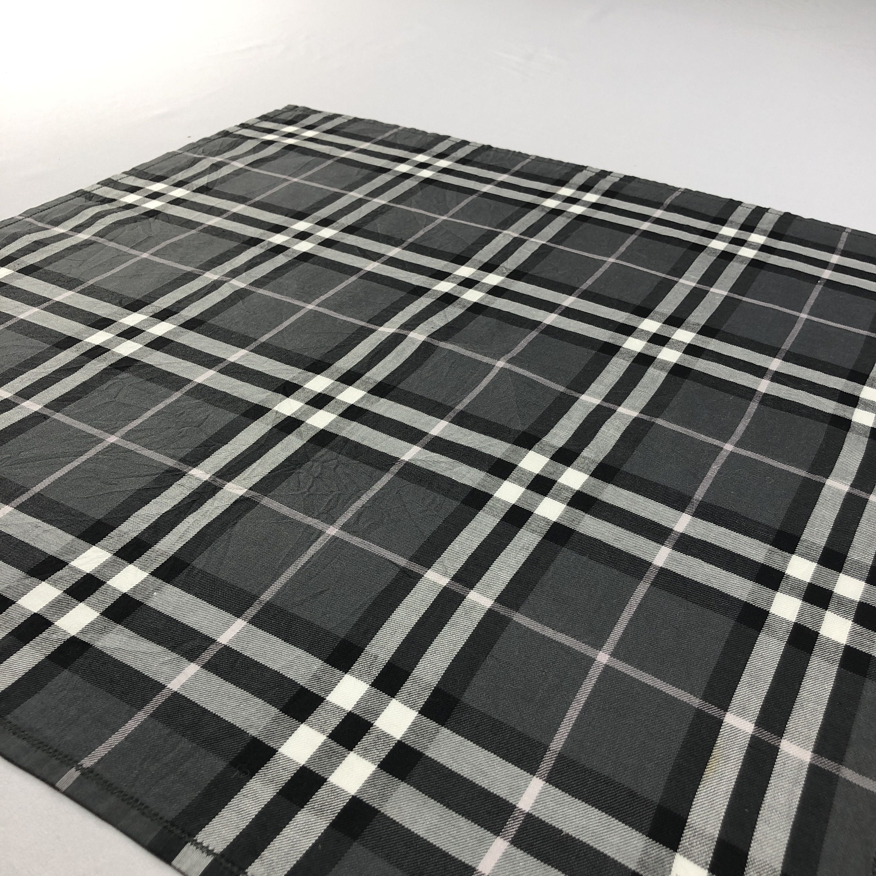 Burberry Burberry Handkerchief Neckerchief Bandana H2885 Size ONE SIZE - 2 Thumbnail