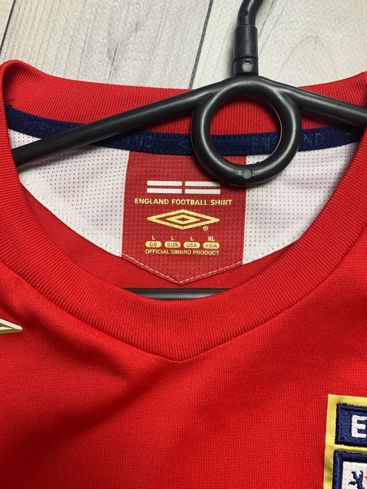 Umbro × Vintage Vintage Umbro England soccer jersey size L logo red Size US L / EU 52-54 / 3 - 3 Thumbnail