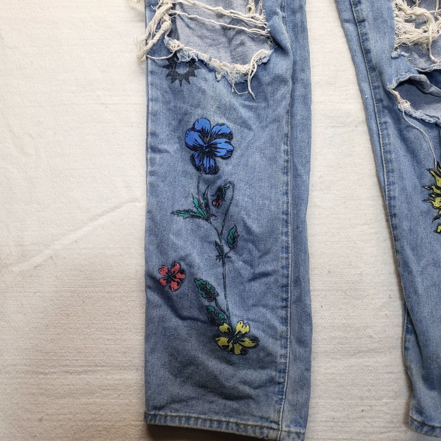Shein SHEIN Blue Jeans Pants Floral & Sun Print Ripped Straight Distressed Women's XS Size 26" / US 2 / IT 38 - 2 Thumbnail