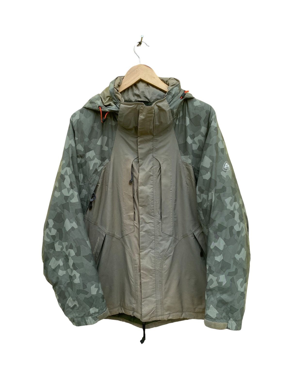 Nike Nike Acg camo outdoor jacket Size US L / EU 52-54 / 3 - 3 Thumbnail