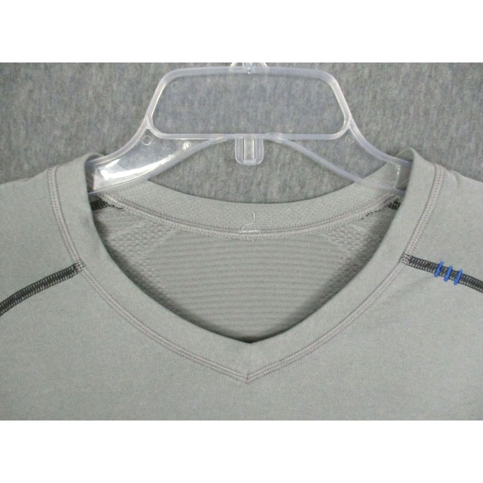Lululemon Lululemon Shirt Mens Large Gray V Neck Seamless Short Sleeve Athletic Running Size US L / EU 52-54 / 3 - 2 Thumbnail
