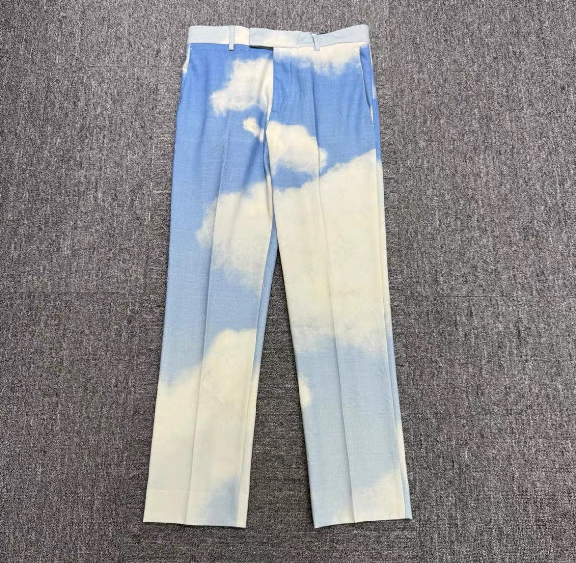 Louis Vuitton Louis Vuitton Pants with blue sky and white clouds printed Size 27" / US 4 / IT 40 - 1 Thumbnail
