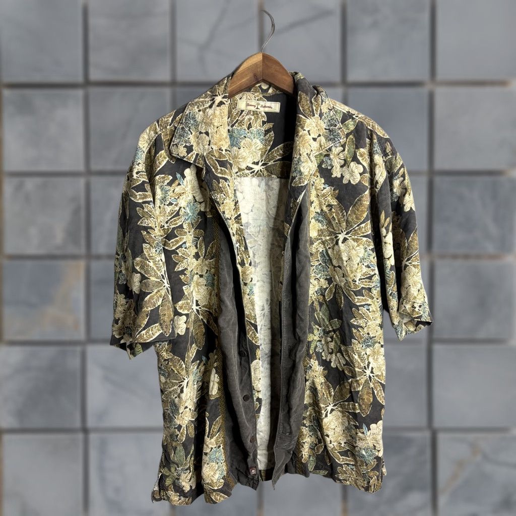 Tommy Bahama Tommy Bahama Shirt Mens XL Gray Silk Hawaiian Floral Camp Button Front Casual Shirt Size US XL / EU 56 / 4 - 1 Thumbnail