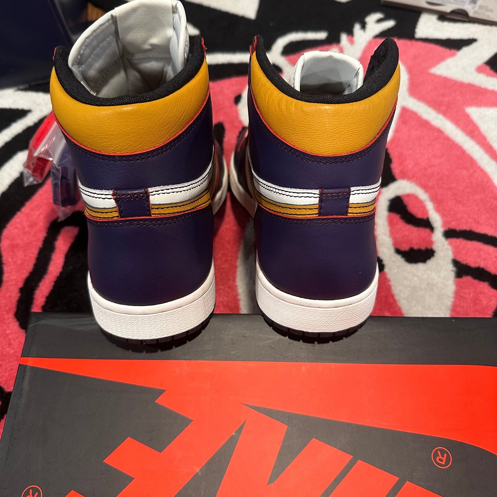 Jordan Brand Jordan 1 Retro High OG Defiant SB – LA to Chicago – Size 11 Size US 11 / EU 44 - 6 Thumbnail