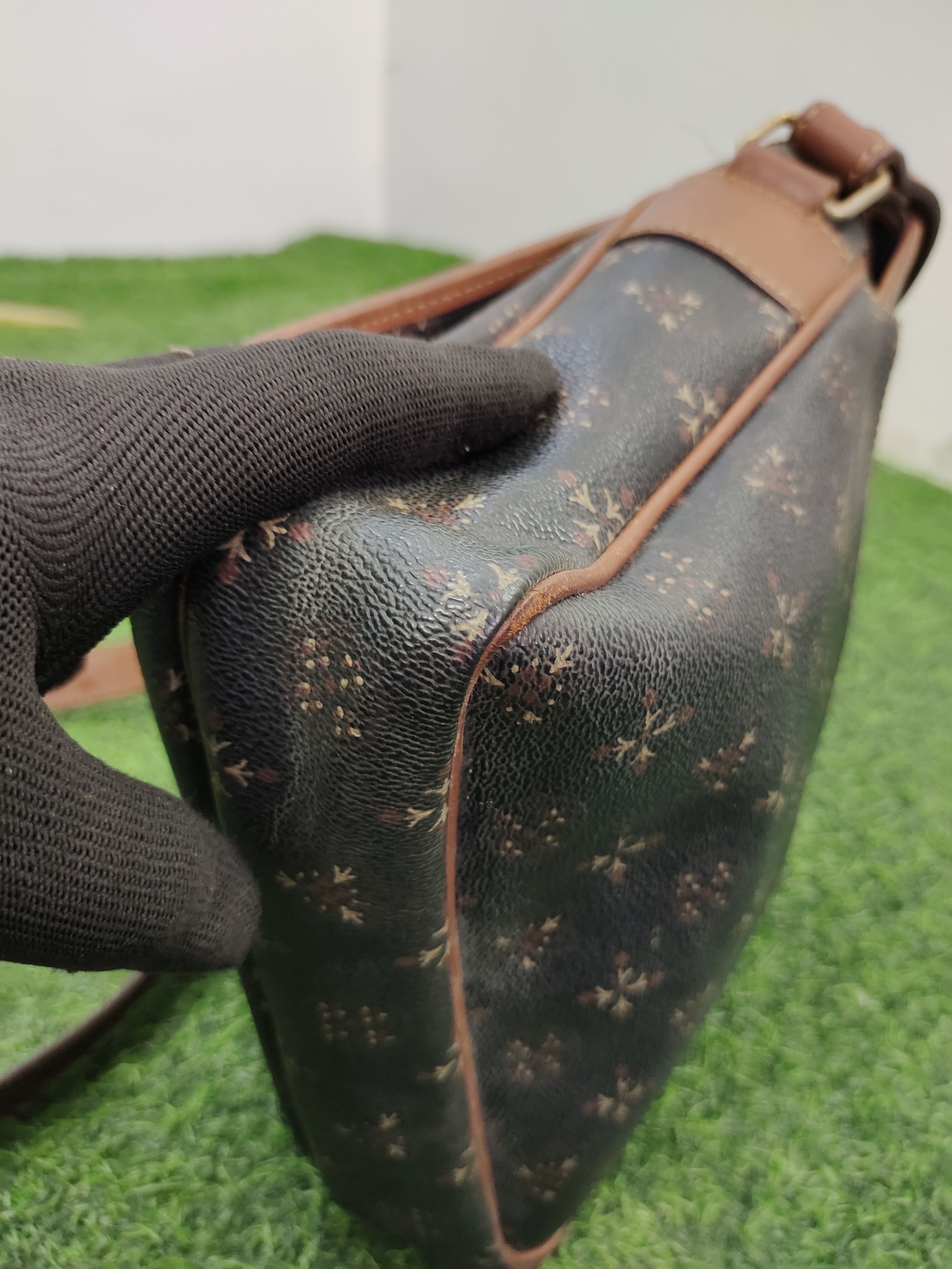 Vintage Vintage Sachs Lederwaren Japan Patina Leather Crossbody Bag Size ONE SIZE - 13 Thumbnail