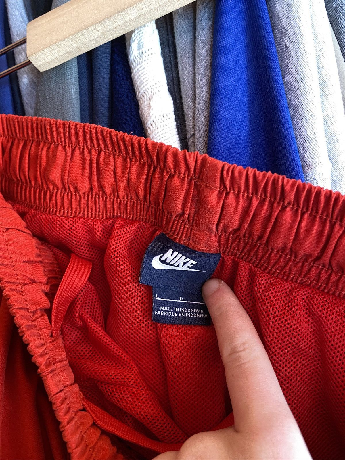 Nike VINTAGE NIKE RED SHORTS Y2k style Size US 33 - 3 Thumbnail
