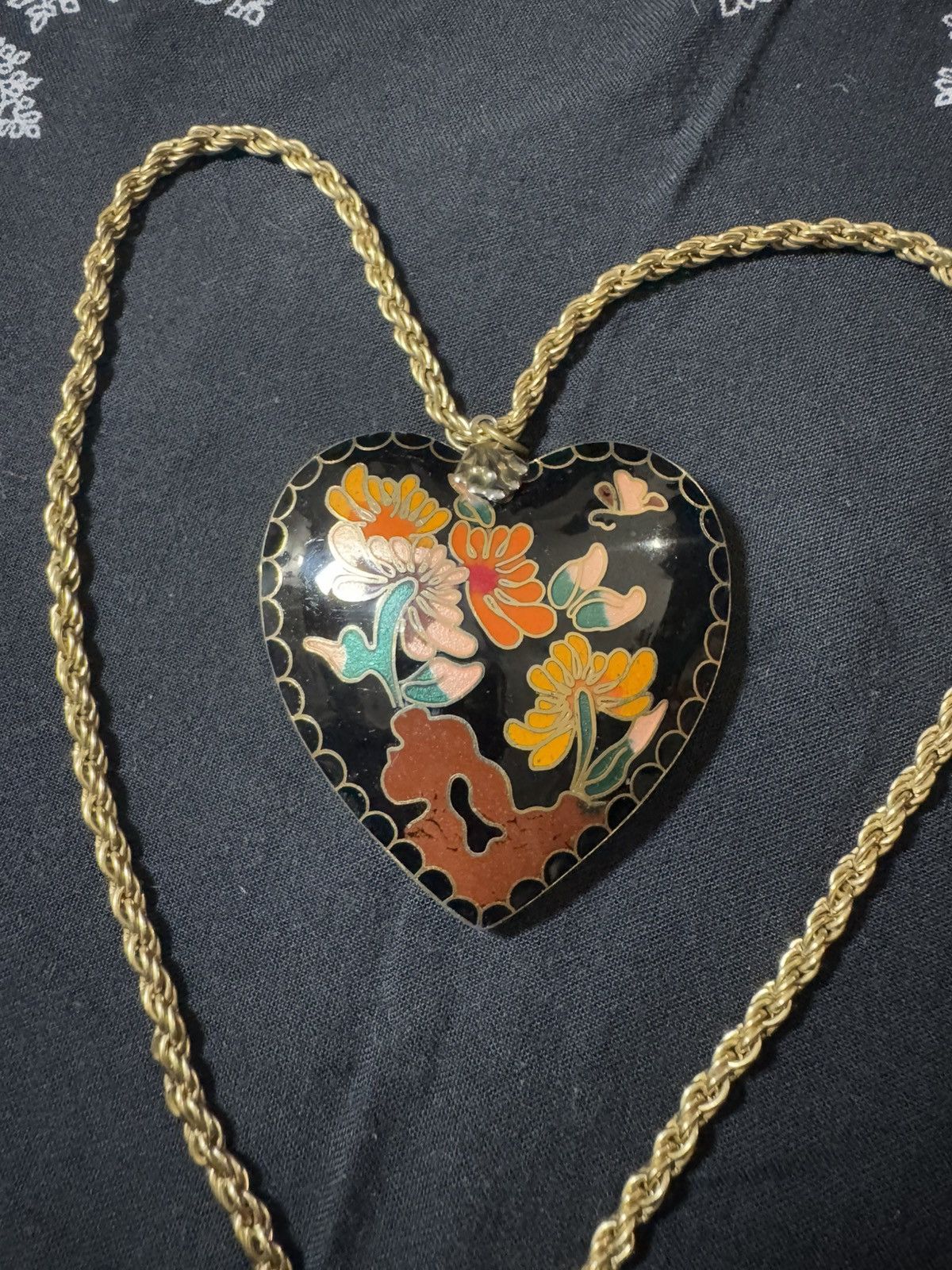 Vintage VINTAGE CLOISENNÉ HEART PENDANT BIG! GOLD TONE CHAIN. EUC Size ONE SIZE - 4 Thumbnail