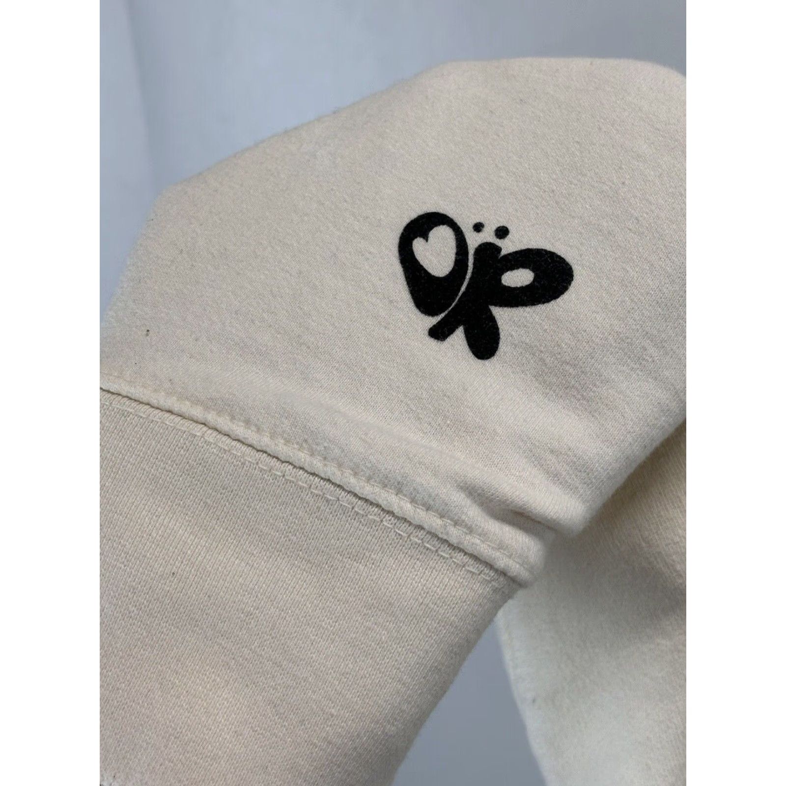 Vintage Olivia Rodrigo Tour Sweatshirt Sour Distressed Cream Black Graphics Size Large Size L / US 10 / IT 46 - 7 Thumbnail