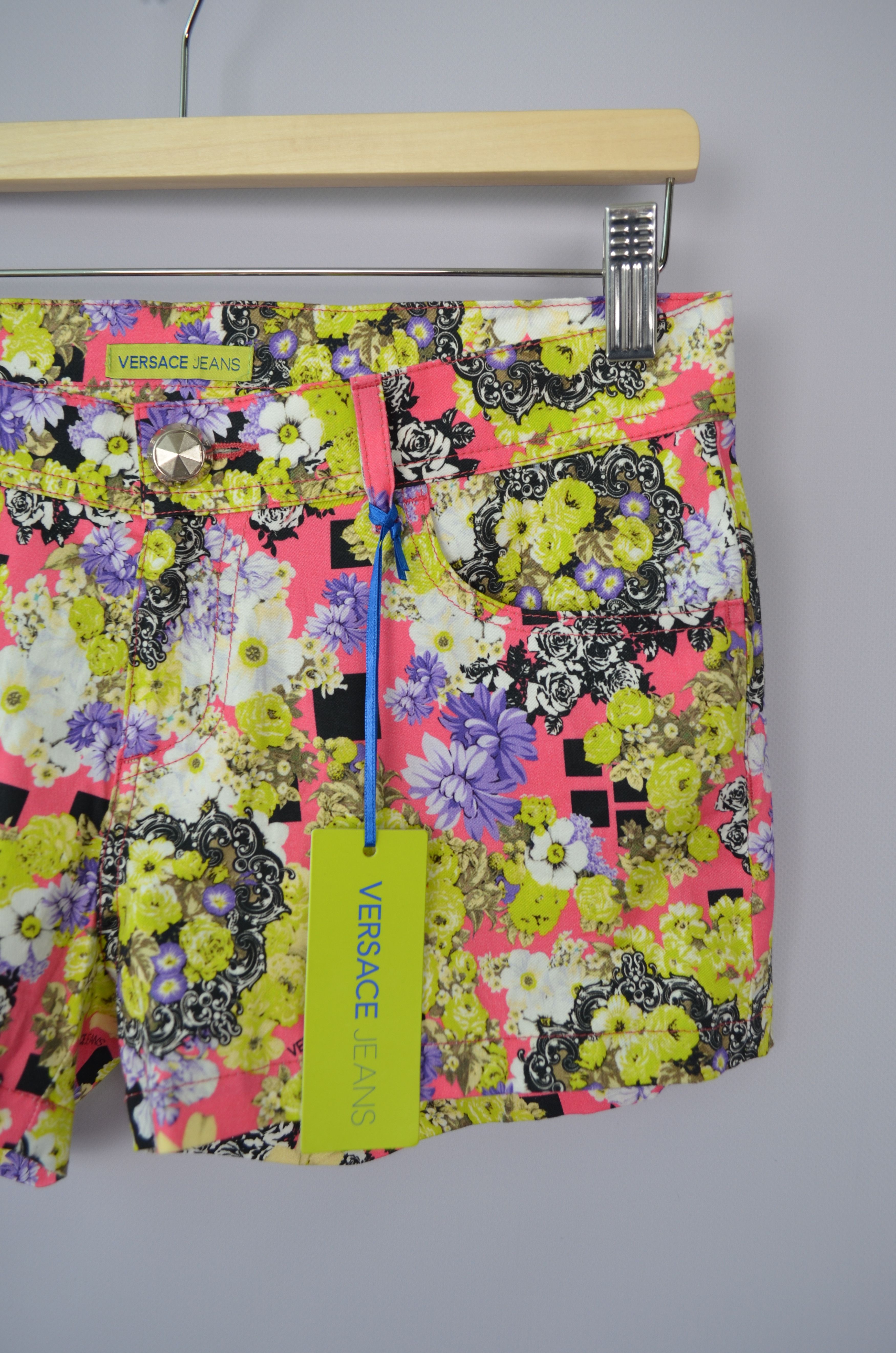 Versace × Versace Jeans Couture Versace Womens Mini Shorts Floral Print Size US6 / UK8 W28 Size 28" / US 6 / IT 42 - 6 Thumbnail