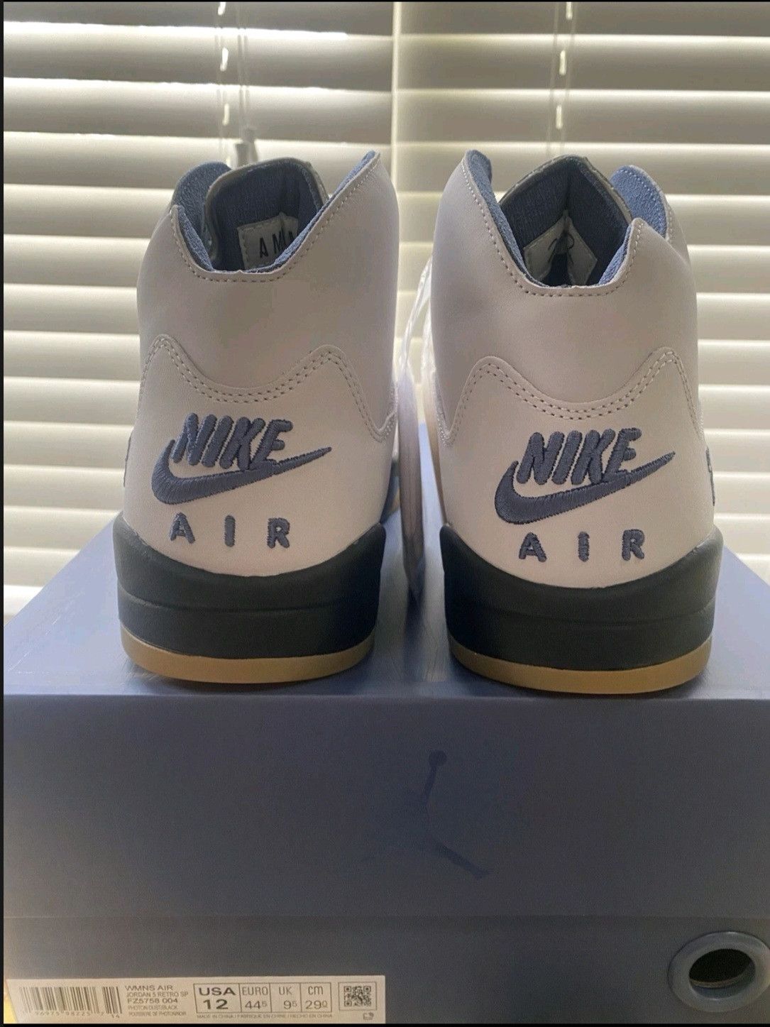 Jordan Brand Nike Air Jordan Retro 5 Wmns A Ma Maniére Dawn Size 12 DS Size US 12 / IT 42 - 4 Thumbnail