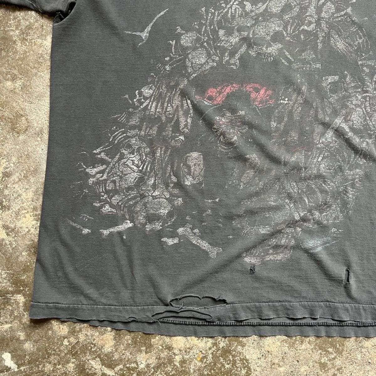 Band Tees × Vintage Vintage 1992 Skid Row Slave To The Grind thrashed T-shirt XL Size US XL / EU 56 / 4 - 2 Thumbnail