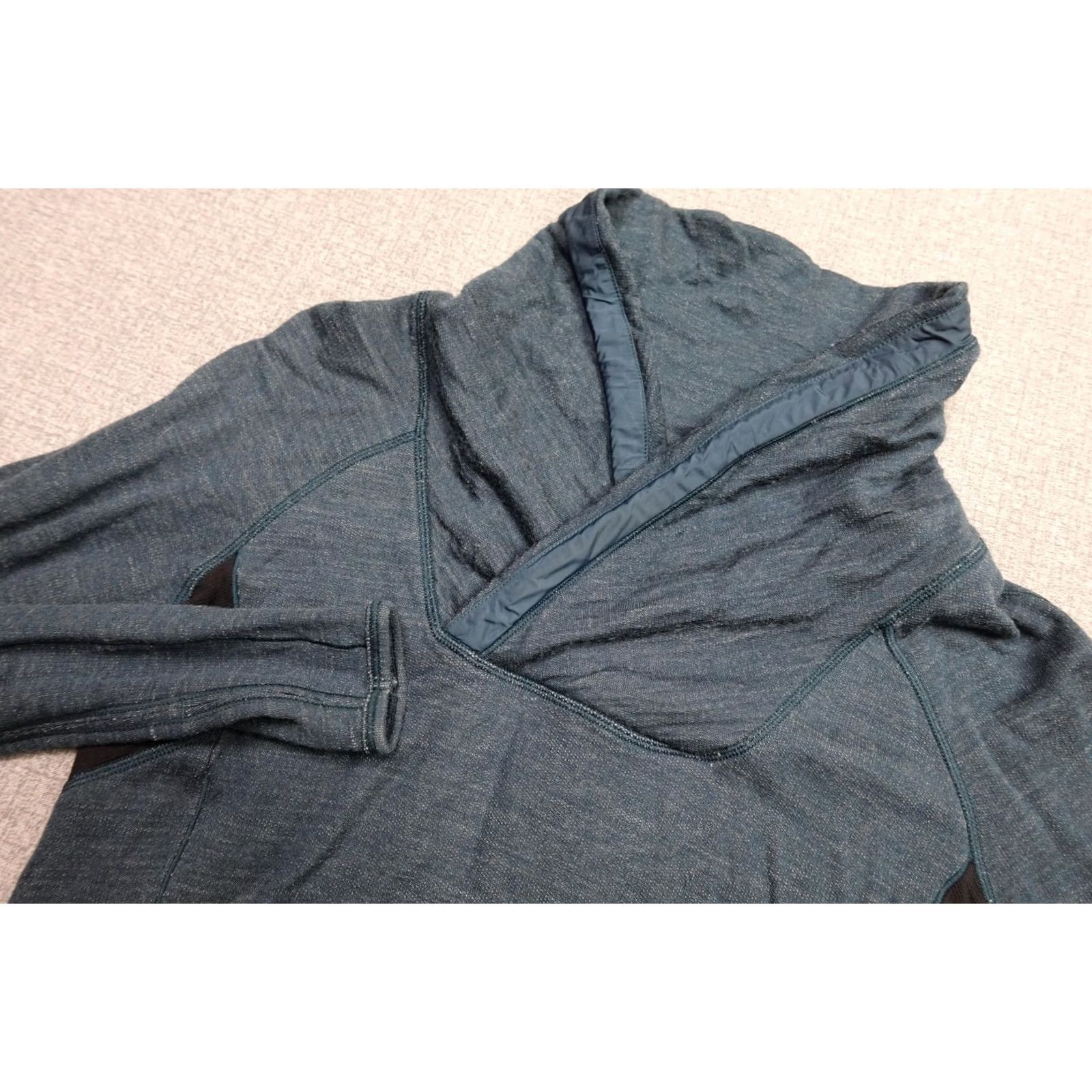 Lululemon VINTAGE? No. Size M / US 6-8 / IT 42-44 - 2 Thumbnail