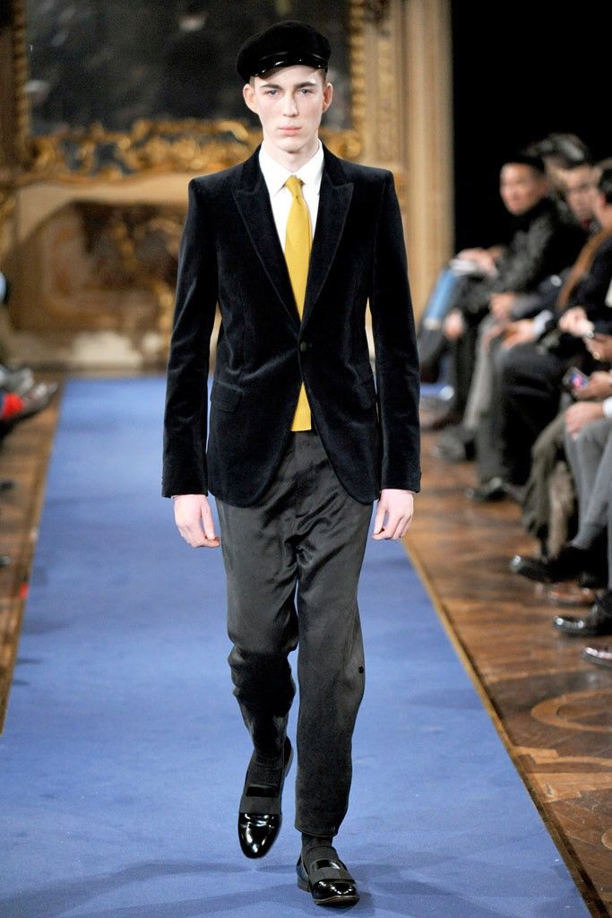 Alexander McQueen Rare!! Runway Piece- Fall 2011 Velvet Blazer Size US M / EU 48-50 / 2 - 1 Thumbnail
