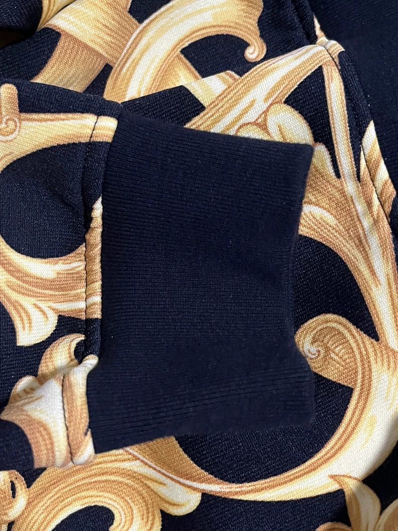 Versace Versace Black and gold pullover sweatshirt Size US XL / EU 56 / 4 - 6 Thumbnail