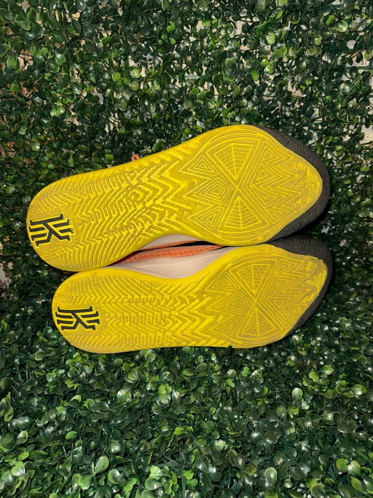 Nike Nike Men's Kyrie Flytrap 6 Orange Trance size 12 Size US 12 / EU 45 - 7 Thumbnail