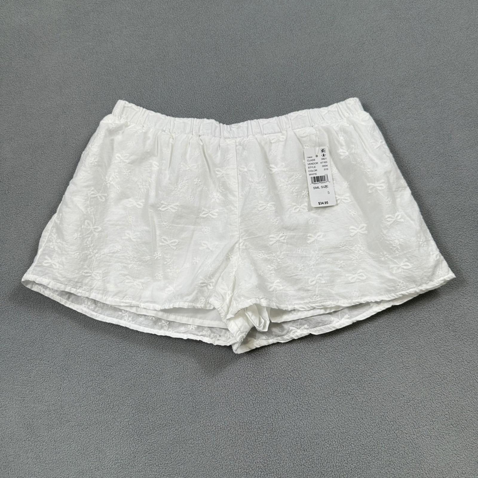 Other NWT Beverly And Beck S Shorts Womens White Floral Pacsun Size 28" / US 6 / IT 42 - 1 Thumbnail