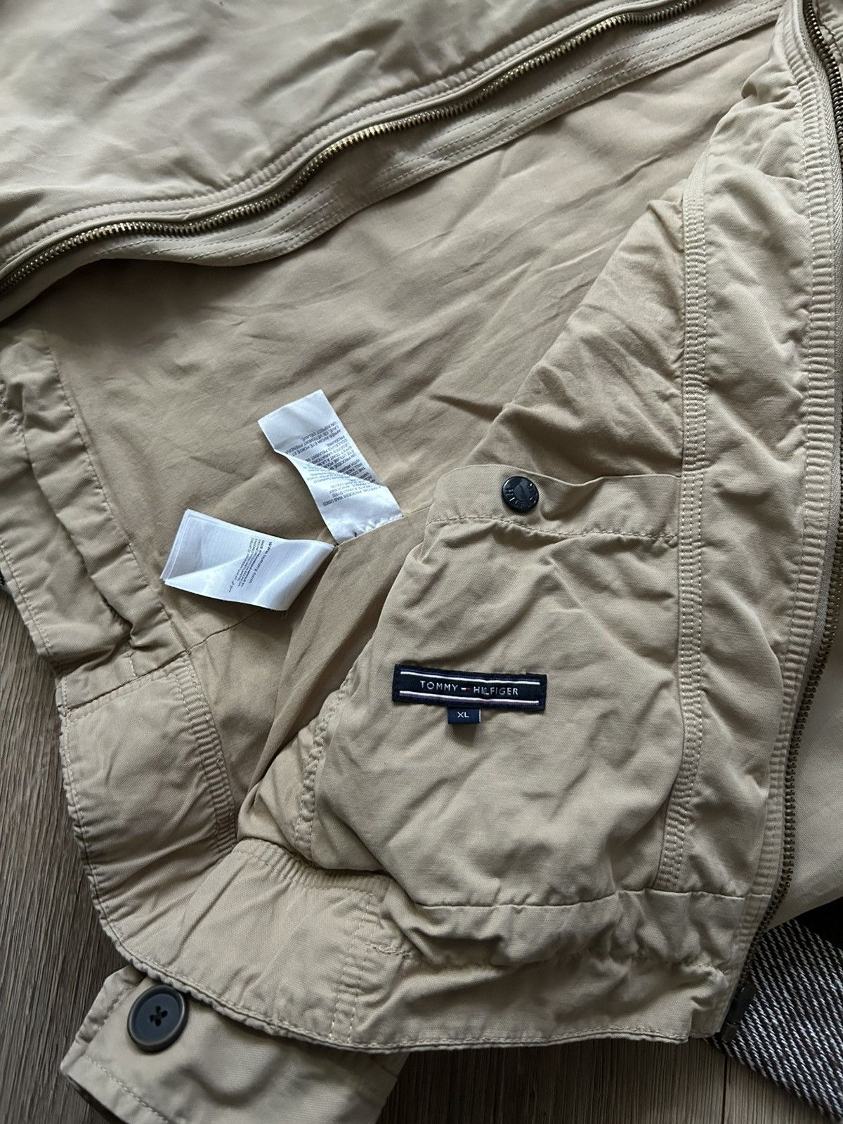 Tommy Hilfiger Tommy Hilfiger Mens beige multi-pocket bomber jakcet Size US XL / EU 56 / 4 - 4 Thumbnail