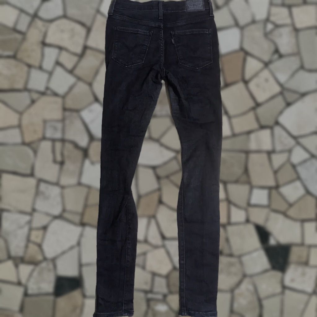 Levi's Levi's 720 Super High Rise Skinny Jeans Womens Black Denim 25x30 Distressed Slim Stretch 5-Pocket Bohemian Festival Long Inseam 30"} Size 42" / US 20 - 1 Thumbnail