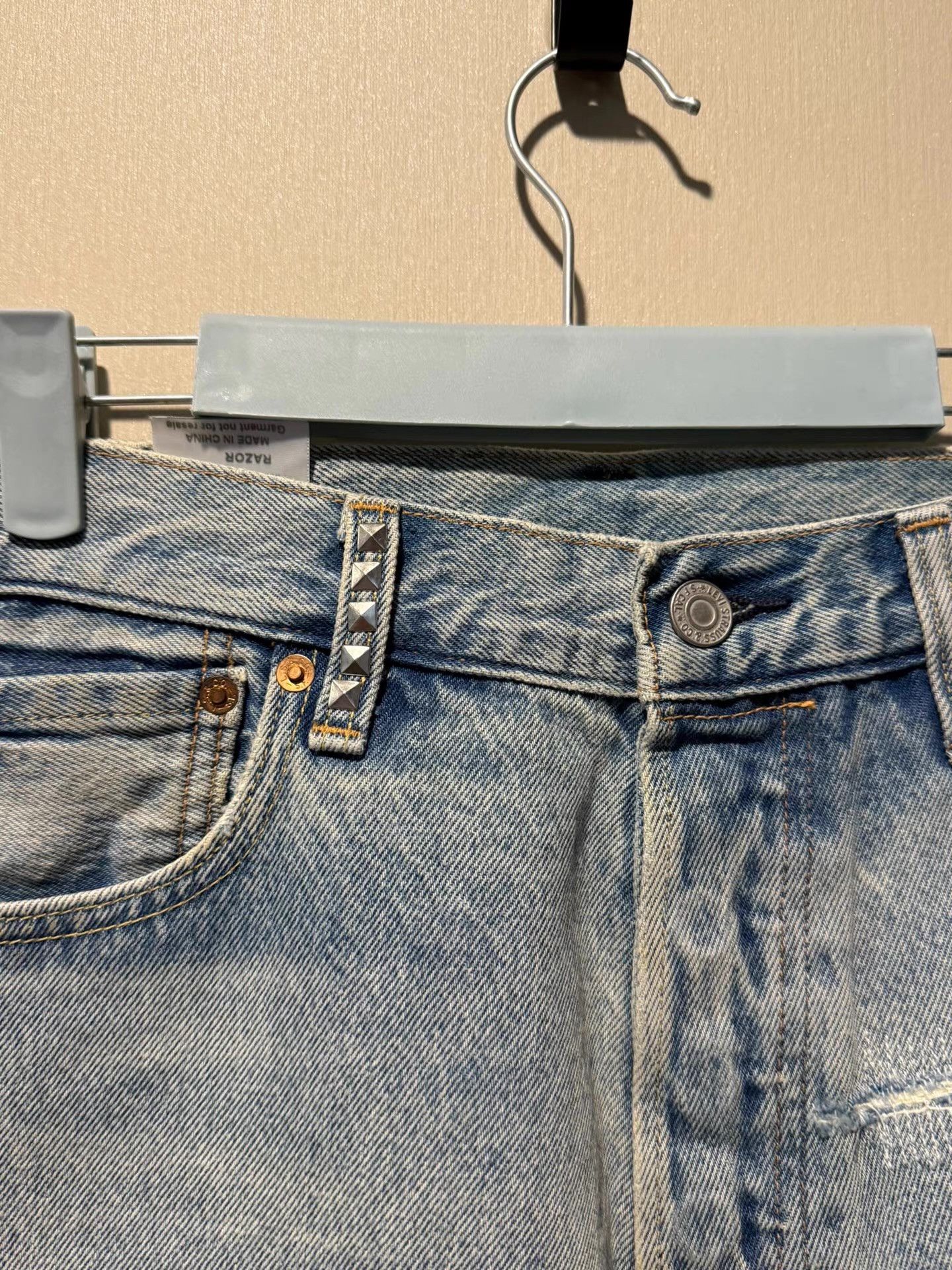 Levi's Levi’s studded distressed jeans Ｑ20 Size US 34 / EU 50 - 2 Thumbnail