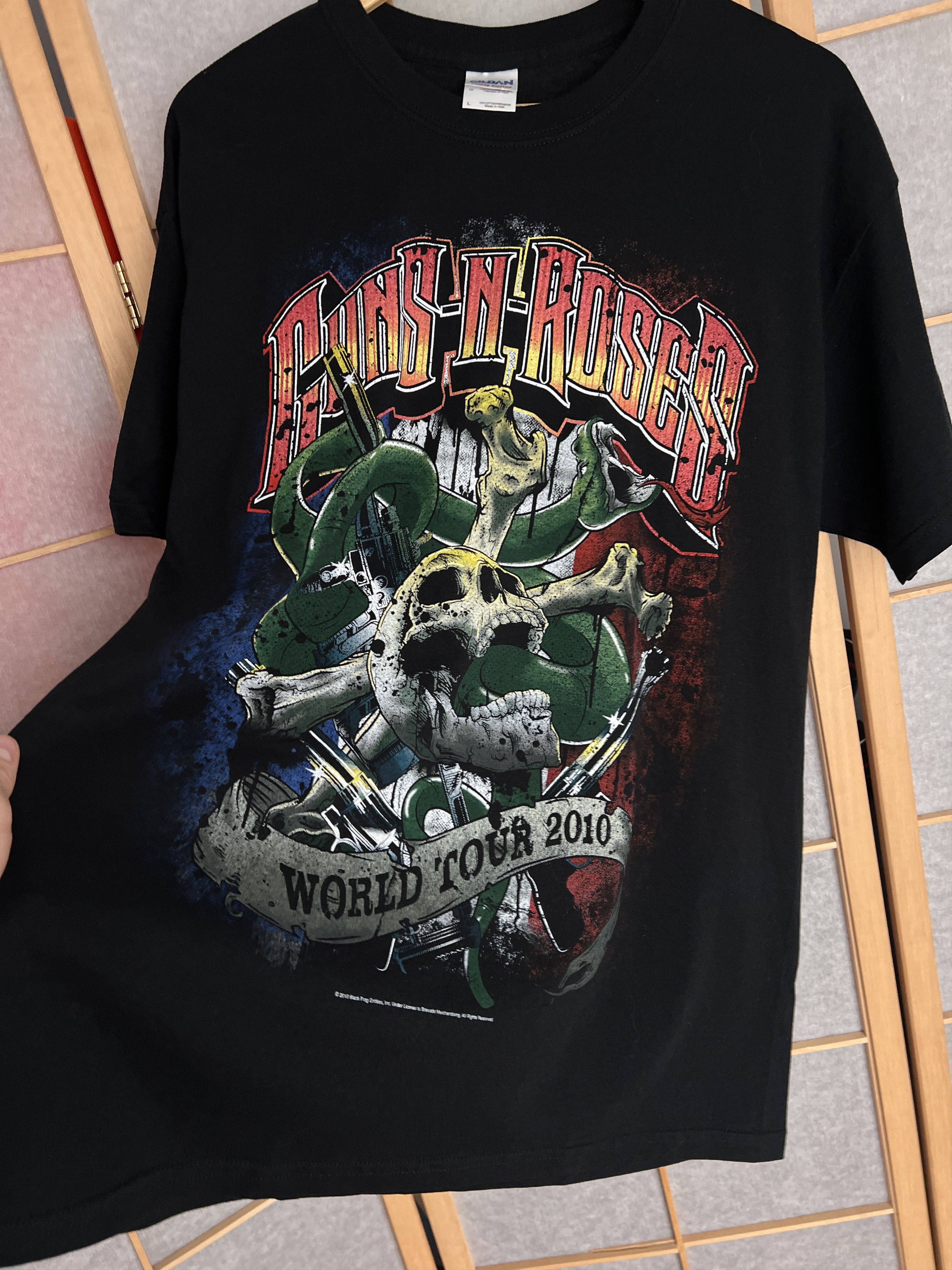 Guns N' Roses Guns N Roses France Tour 2010 VTG t shirt European world tee Size US L / EU 52-54 / 3 - 3 Thumbnail