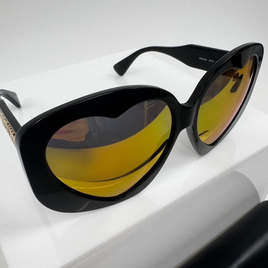 Moschino Moschino Heart Shaped Jet Black Oversized Frame Sunglasses Size ONE SIZE - 4 Thumbnail