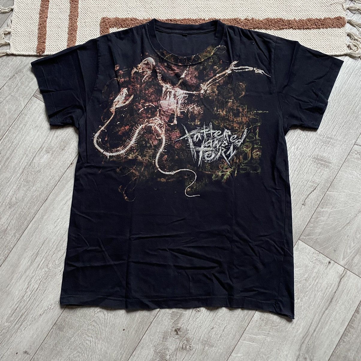 Band Tees SLIPKNOT Y2K TATTERED AND TORN BIG PRINT T SHIRT Size US L / EU 52-54 / 3 - 1 Thumbnail
