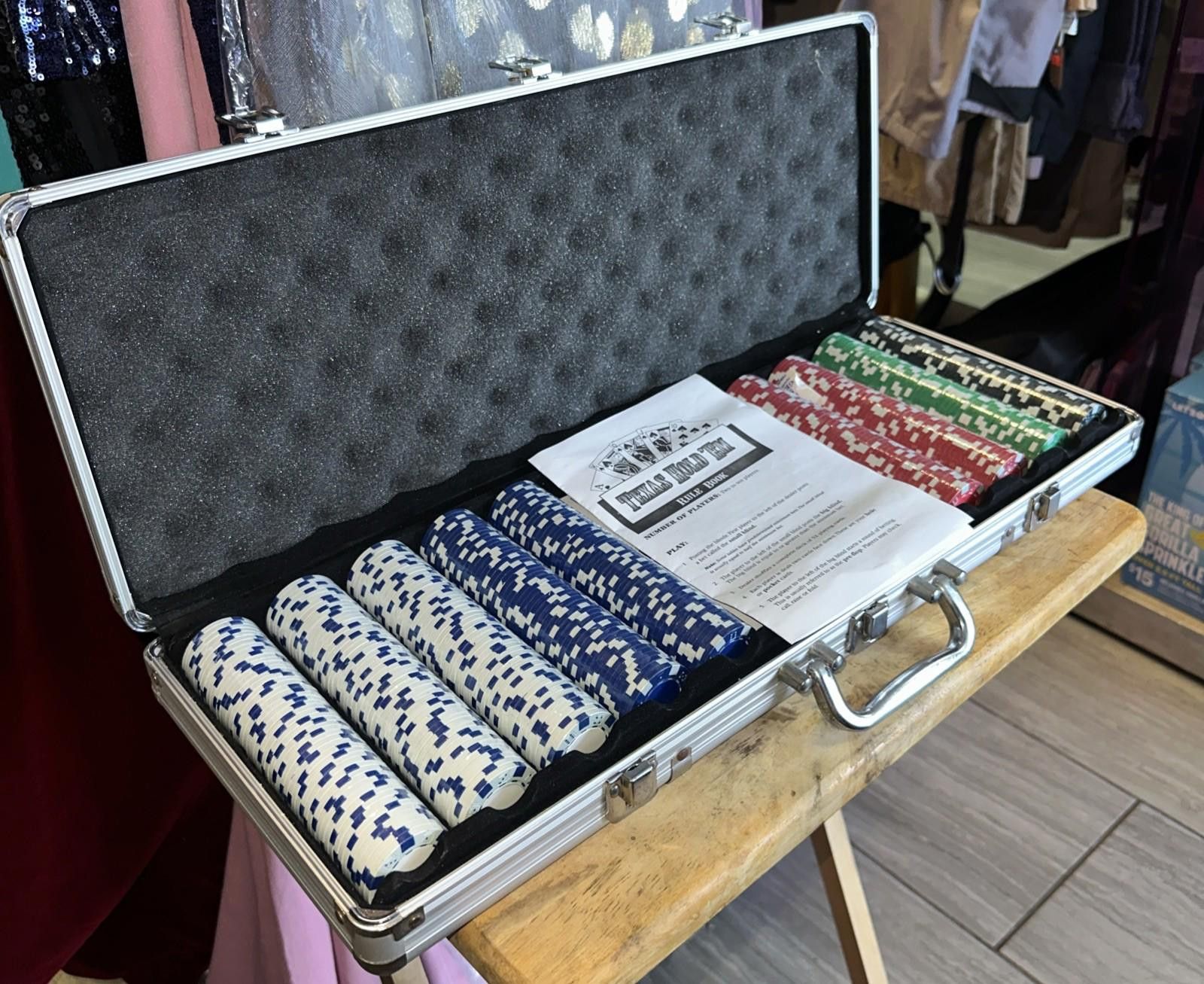 Other Texas Hold ‘Em Poker Chip Set 400+ With Metal Case Size ONE SIZE - 1 Thumbnail