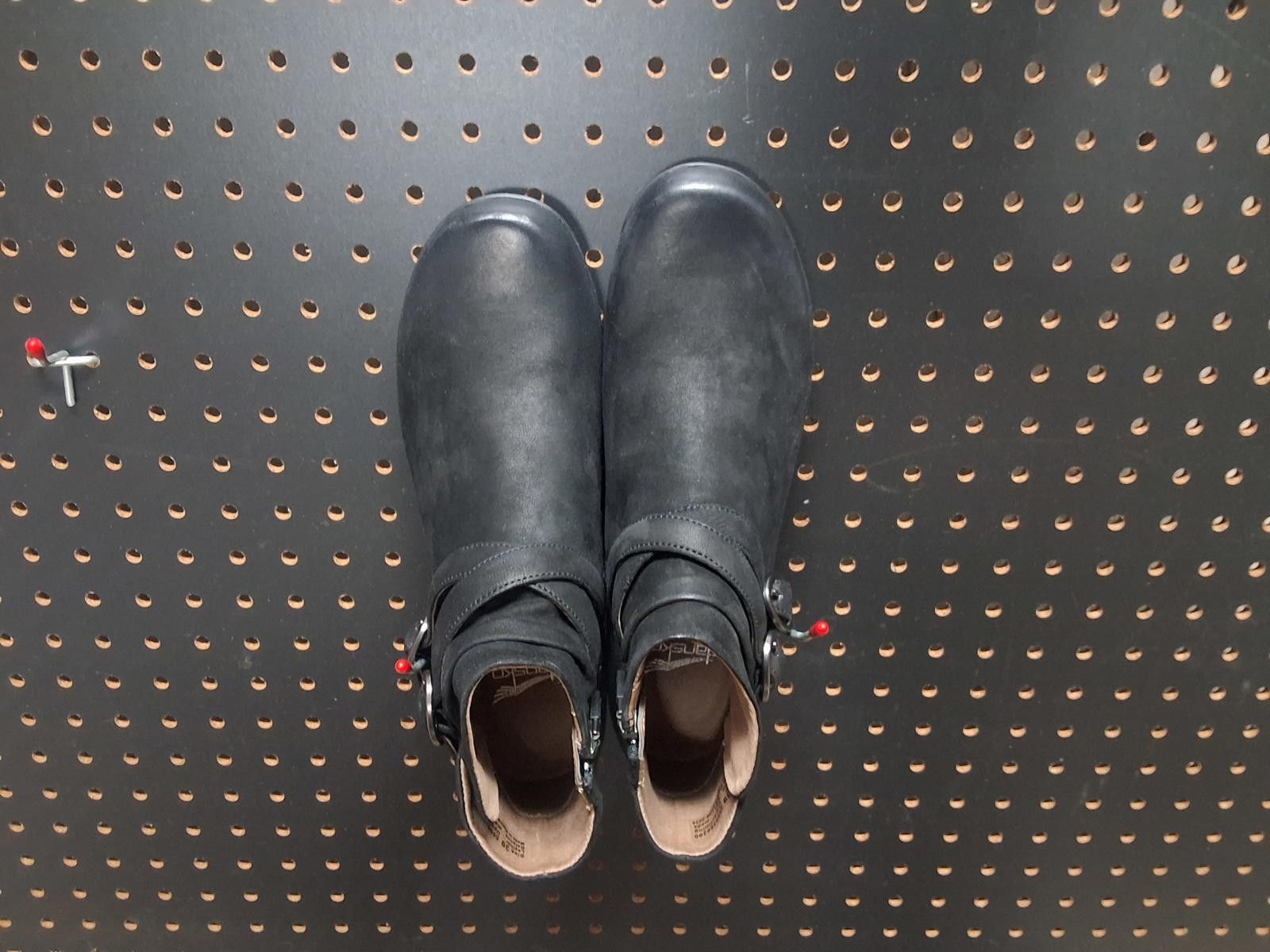 Unknown London Chic Black Ankle Boots - Grab 'Em Before They're Gone! Size US 7.5 / IT 37.5 - 8 Thumbnail