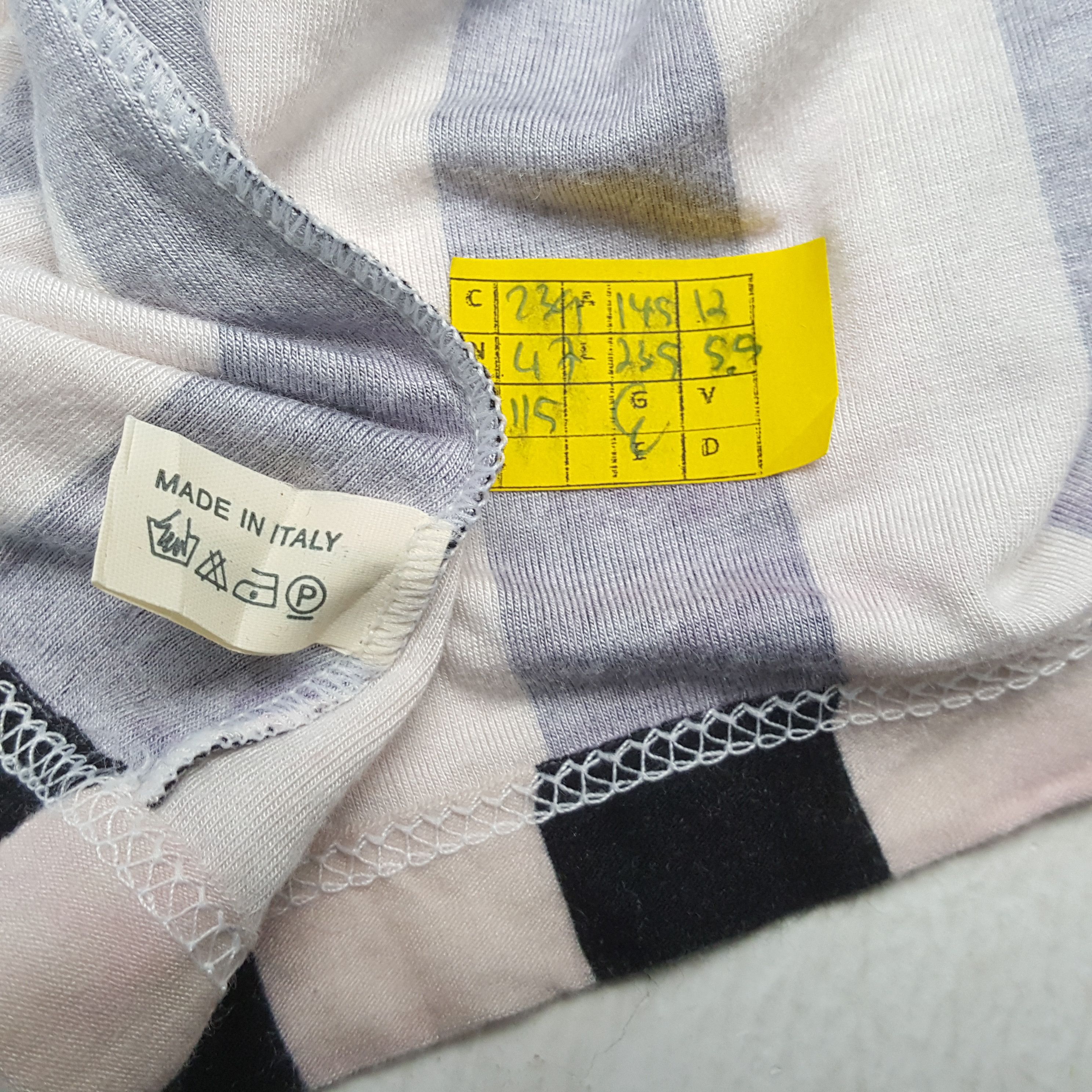 Fendi × Vintage Vintage FENDI Italian Fashion Brand Monogram Design T-Shirts Size XXS / US 00 / IT 34 - 4 Thumbnail