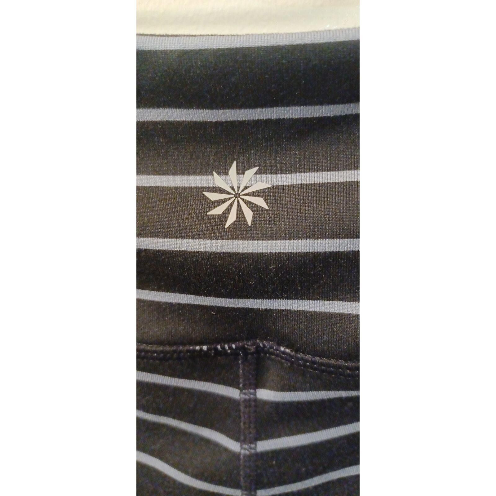 Designer Athleta Striped Cropped Leggings Black White Size Small Size 28" / US 6 / IT 42 - 4 Thumbnail