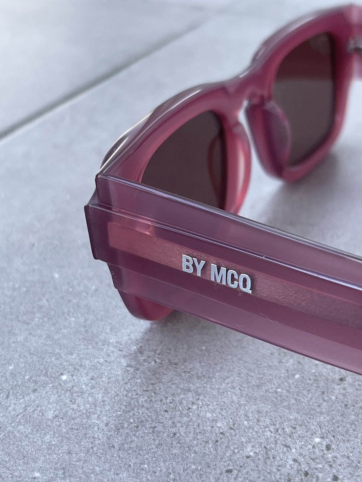 Alexander McQueen !DS! Alexander Mcqueen MQ0359S Tiny Violet Square Sunglasses Size ONE SIZE - 9 Thumbnail