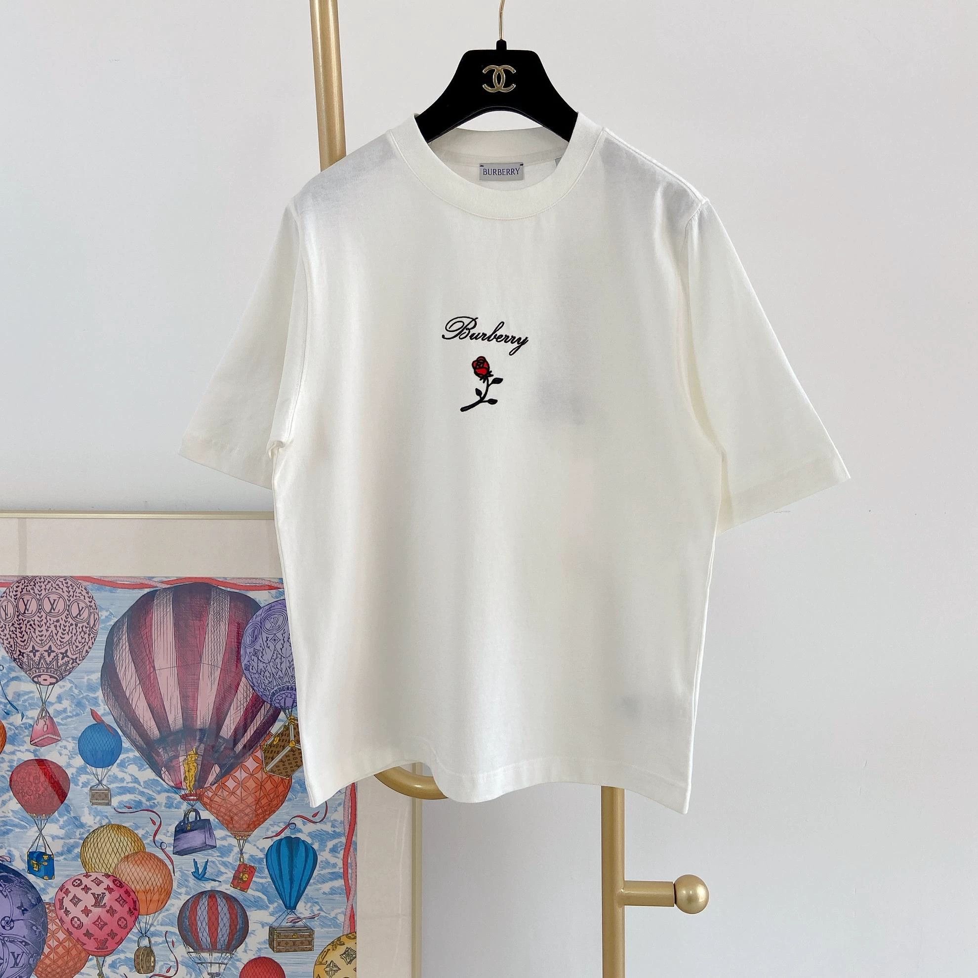 Burberry Burberry Floral Embroidered Tee XS New with tags Size XS / US 0-2 / IT 36-38 - 2 Thumbnail