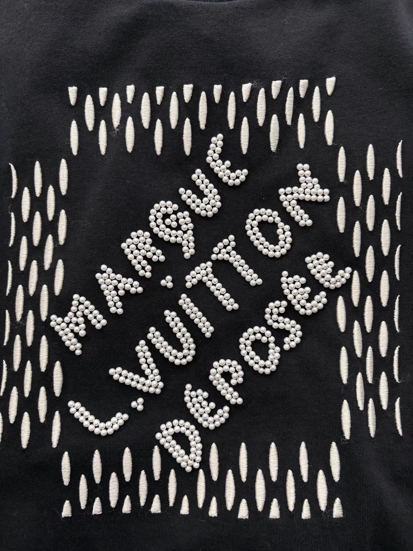 Louis Vuitton LV SS24 beaded logo crew short sleeve tee black XL Size US XL / EU 56 / 4 - 6 Thumbnail