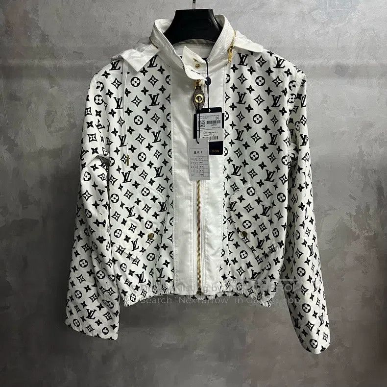Louis Vuitton Louis Vuitton White Logo monogrammed stand-up collar jacke Size XS / US 0-2 / IT 36-38 - 1 Thumbnail
