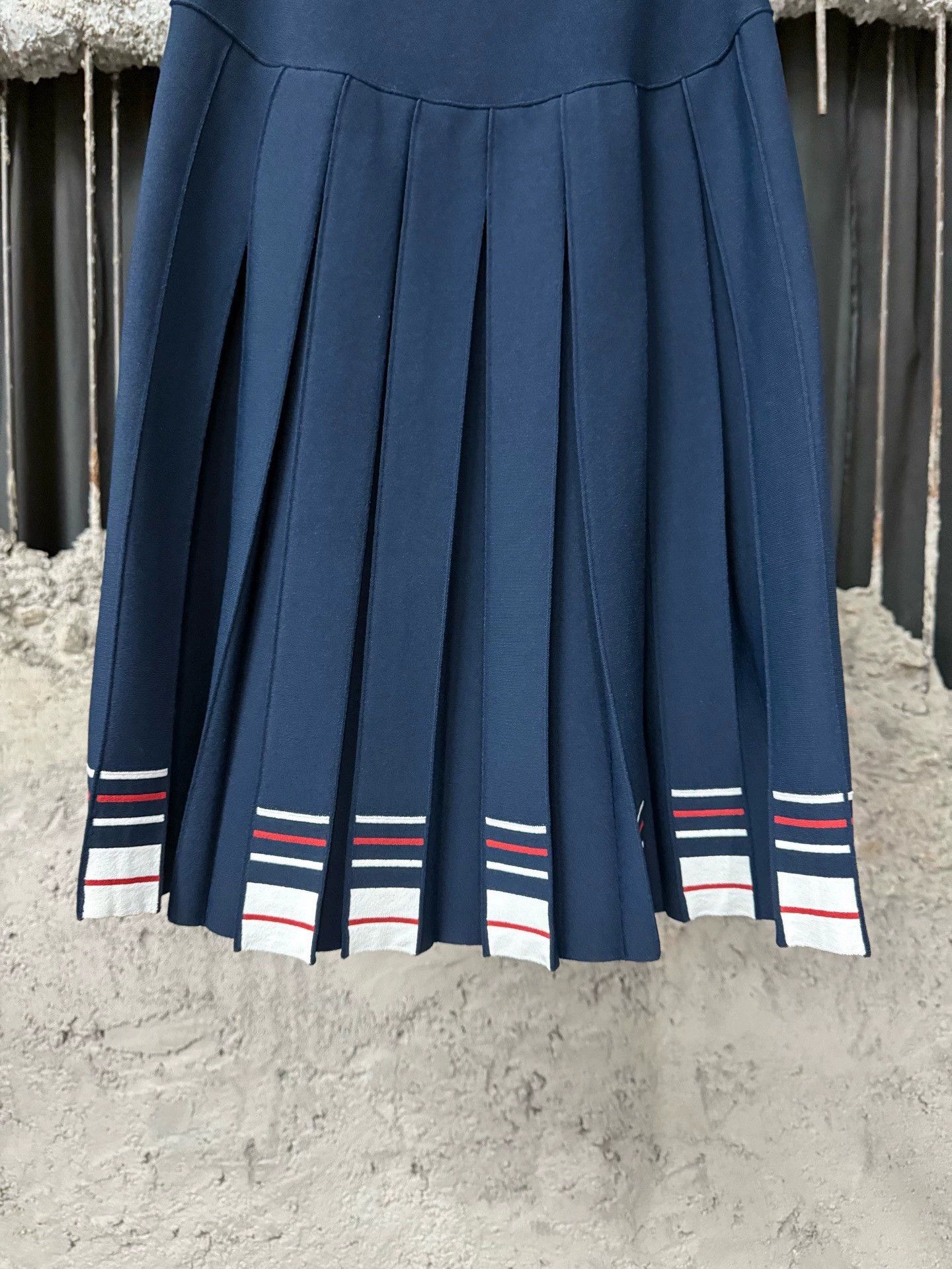 Thom Browne Tb Pleated Skirt 36 Like New in Blue, Women's (Size 25) — image 4 of 6