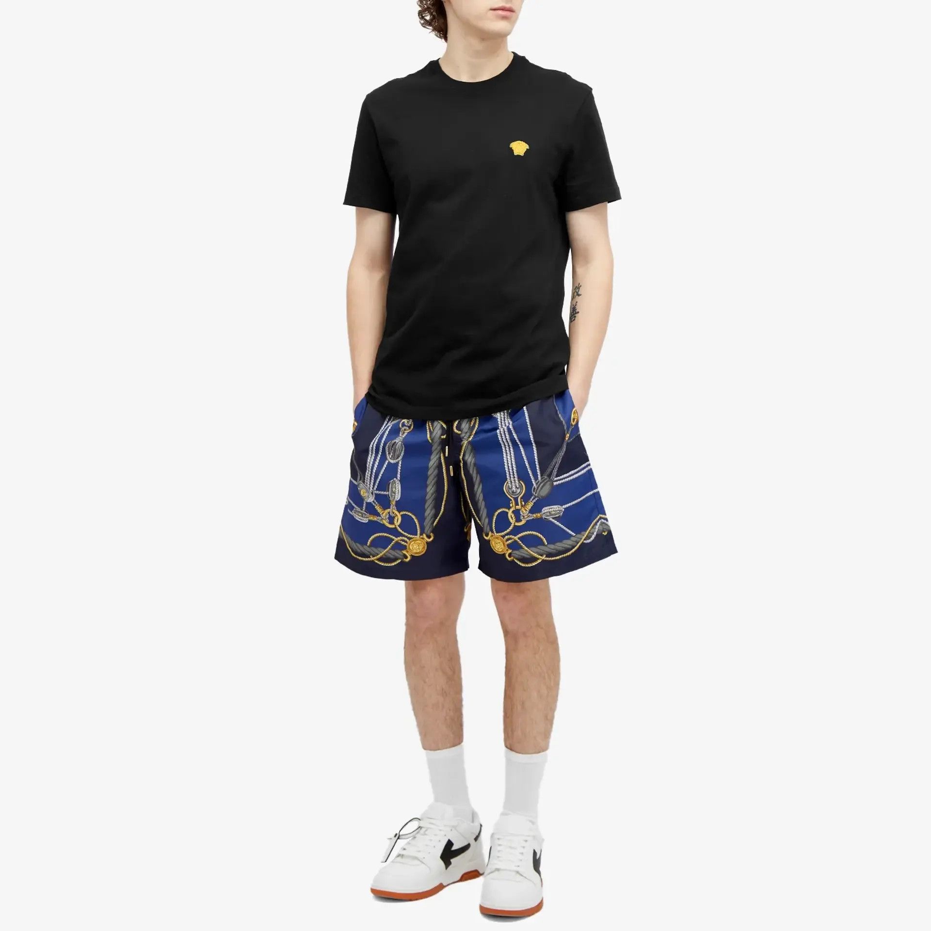 Versace o1s22i1n0125 Crewneck T-Shirt in Black Size US M / EU 48-50 / 2 - 3 Thumbnail