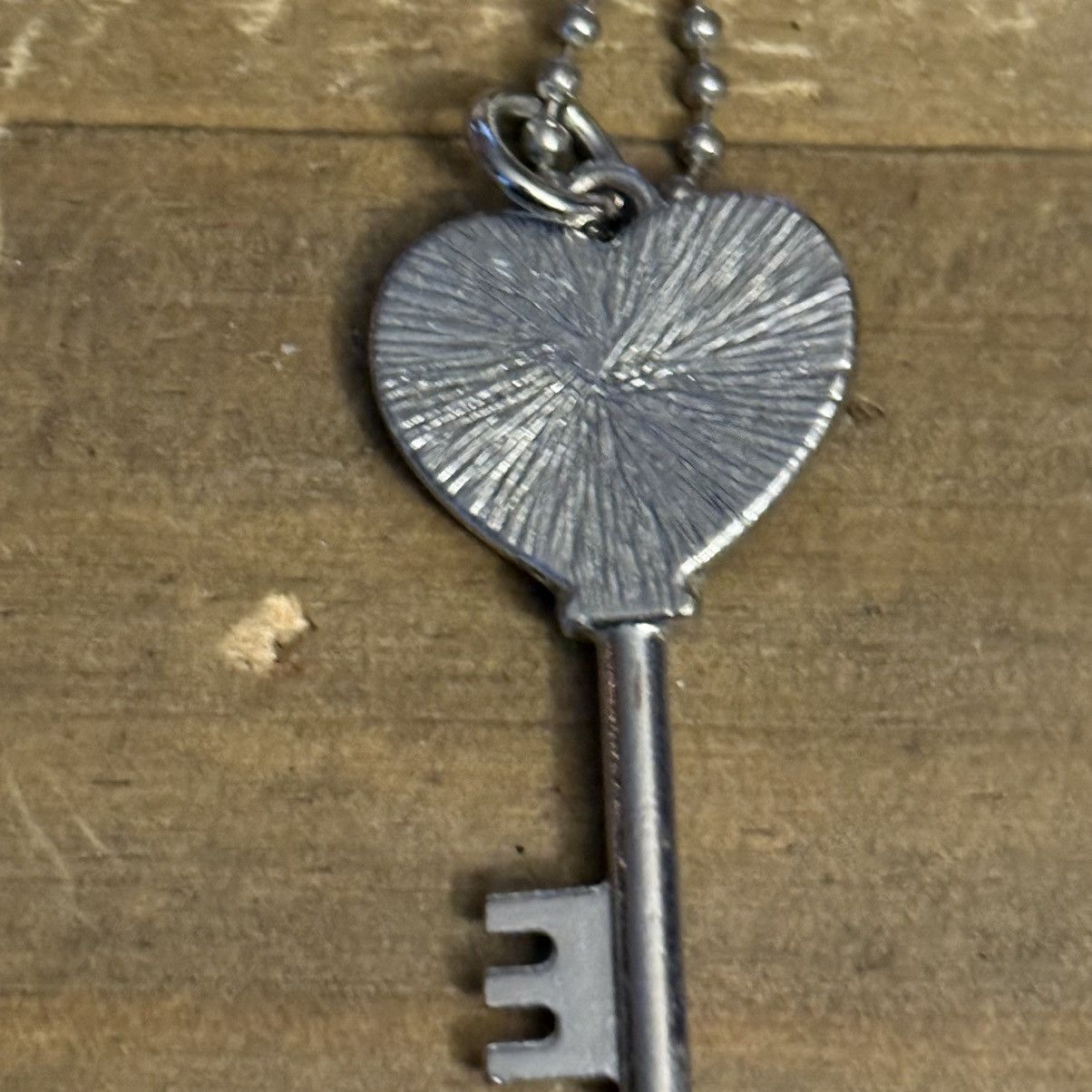 Other Silver color changing heart skeleton key pendant necklace Size ONE SIZE - 4 Thumbnail