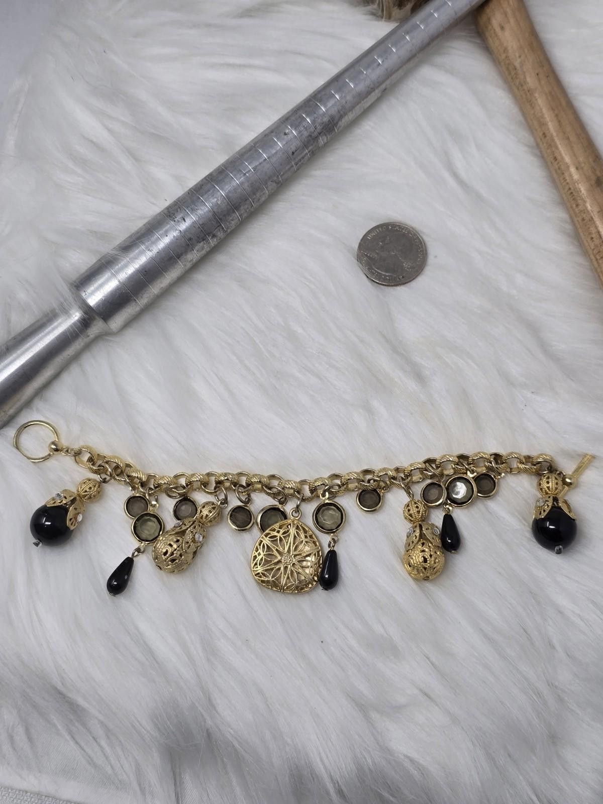 Other Vintage Gold Tone Charm Bracelet Black Glass Dangle Size ONE SIZE - 1 Thumbnail