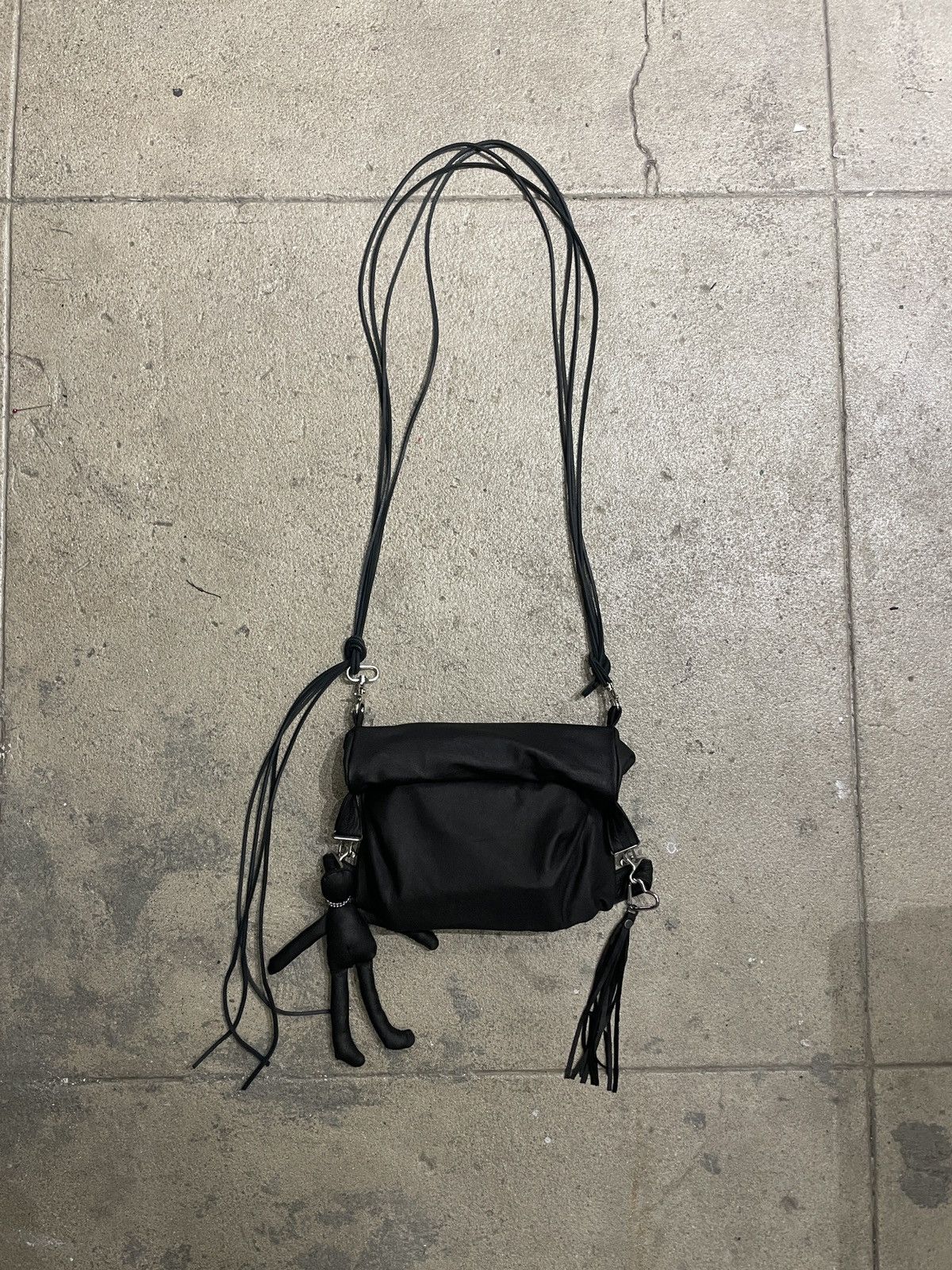 Handmade pigskin leather crossbody roll bag Size ONE SIZE - 1 Preview