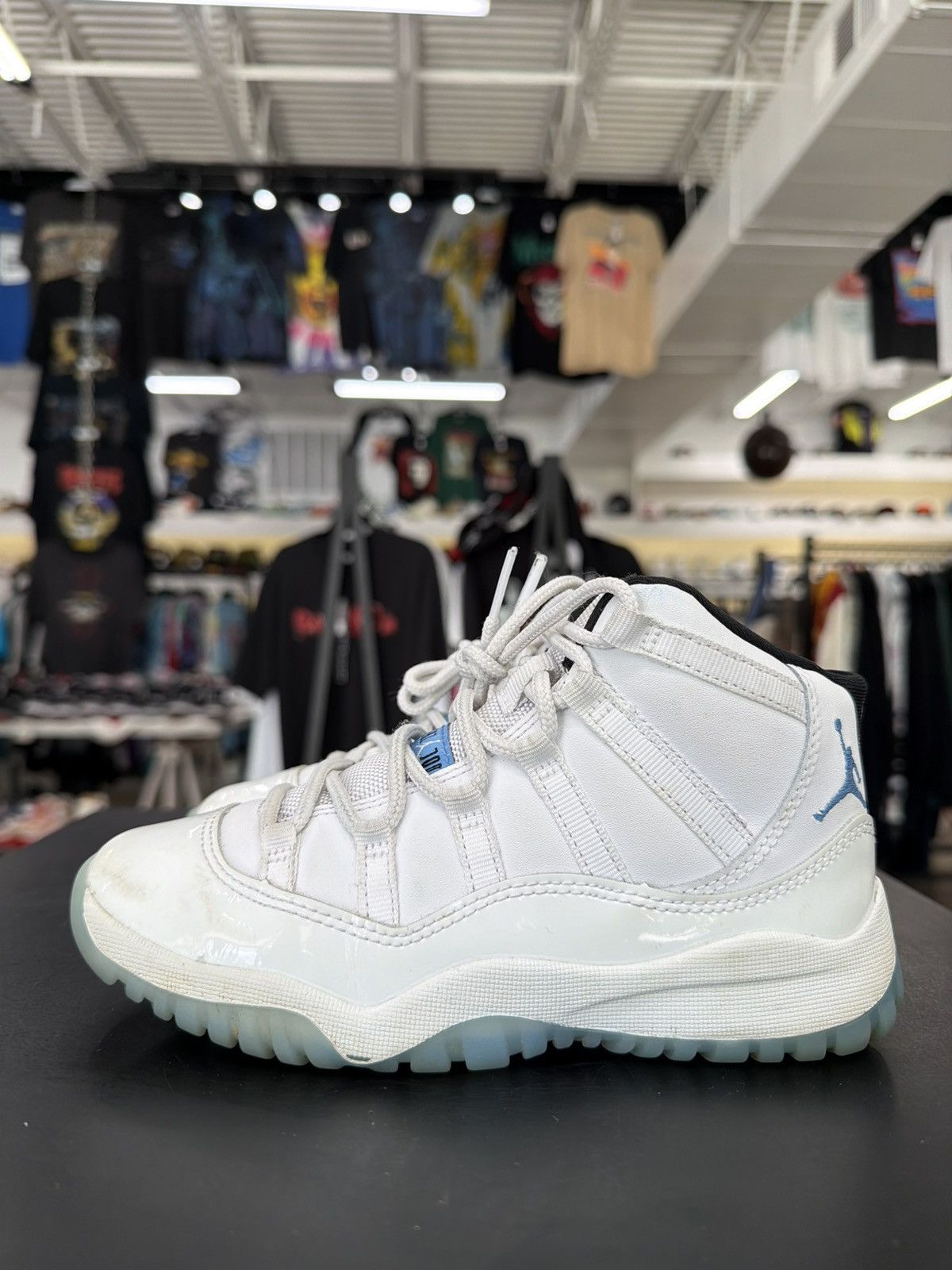 Jordan Brand Air Jordan 11 Legend Blue Size 1Y (2024) Size US 5 / EU 37 - 7 Thumbnail