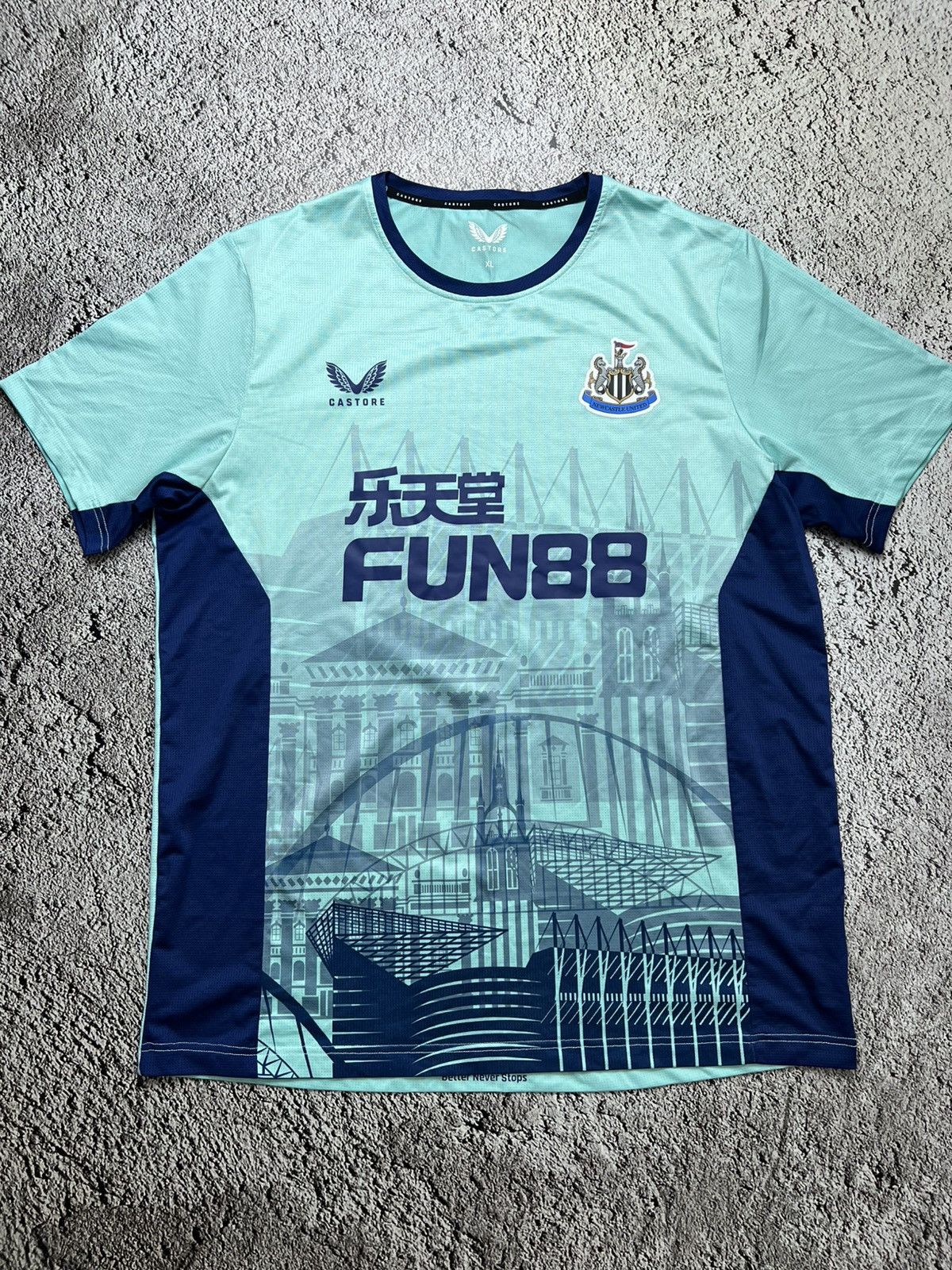 2022-2023 Newcastle United pre match castore jersey
