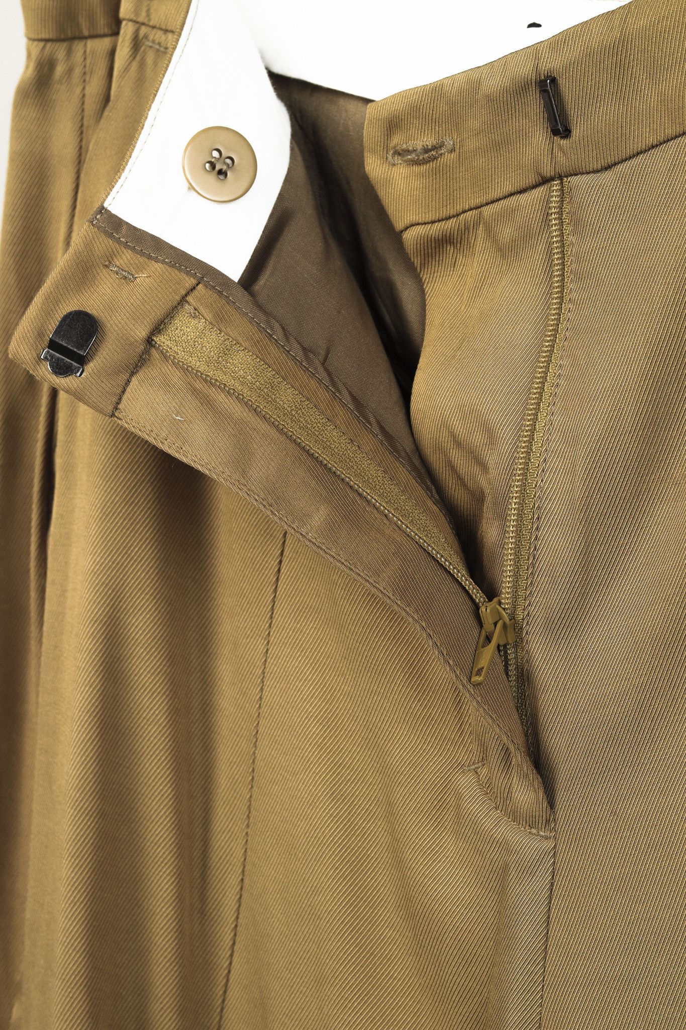 DOROTHEE SCHUMACHER Dorothee Schumacher Khaki Spit Leg Light Trousers Size 31" - 9 Thumbnail