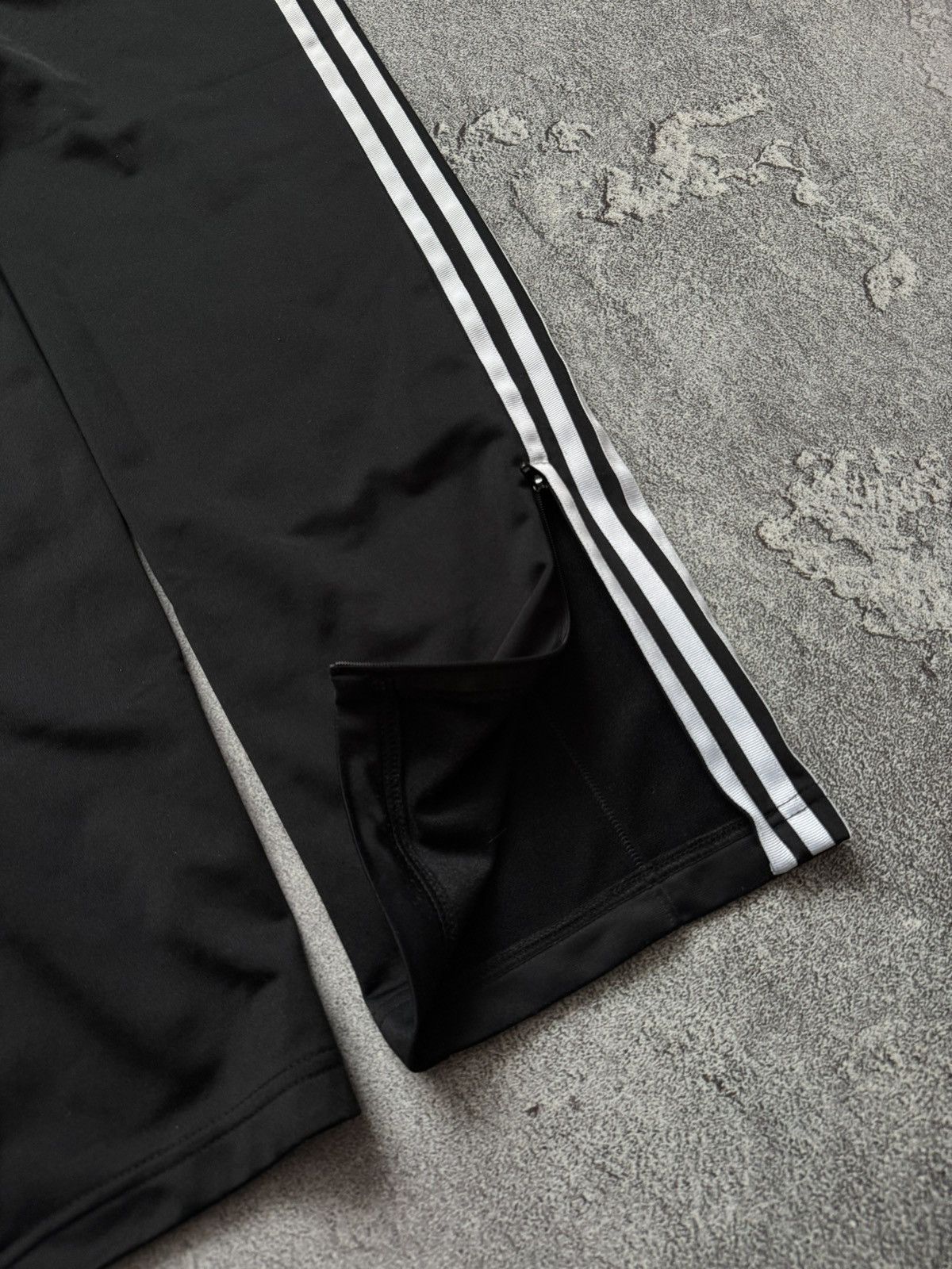 Adidas × Vintage Adidas Wmns relaxed sweatpants pant trouser 3 stripes Size 26" / US 2 / IT 38 - 18 Thumbnail