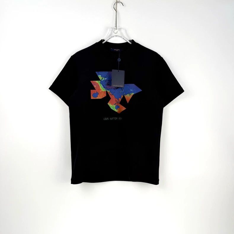 Louis Vuitton Louis Vuitton Black map logo thermal back pocket short slee Size US M / EU 48-50 / 2 - 3 Thumbnail