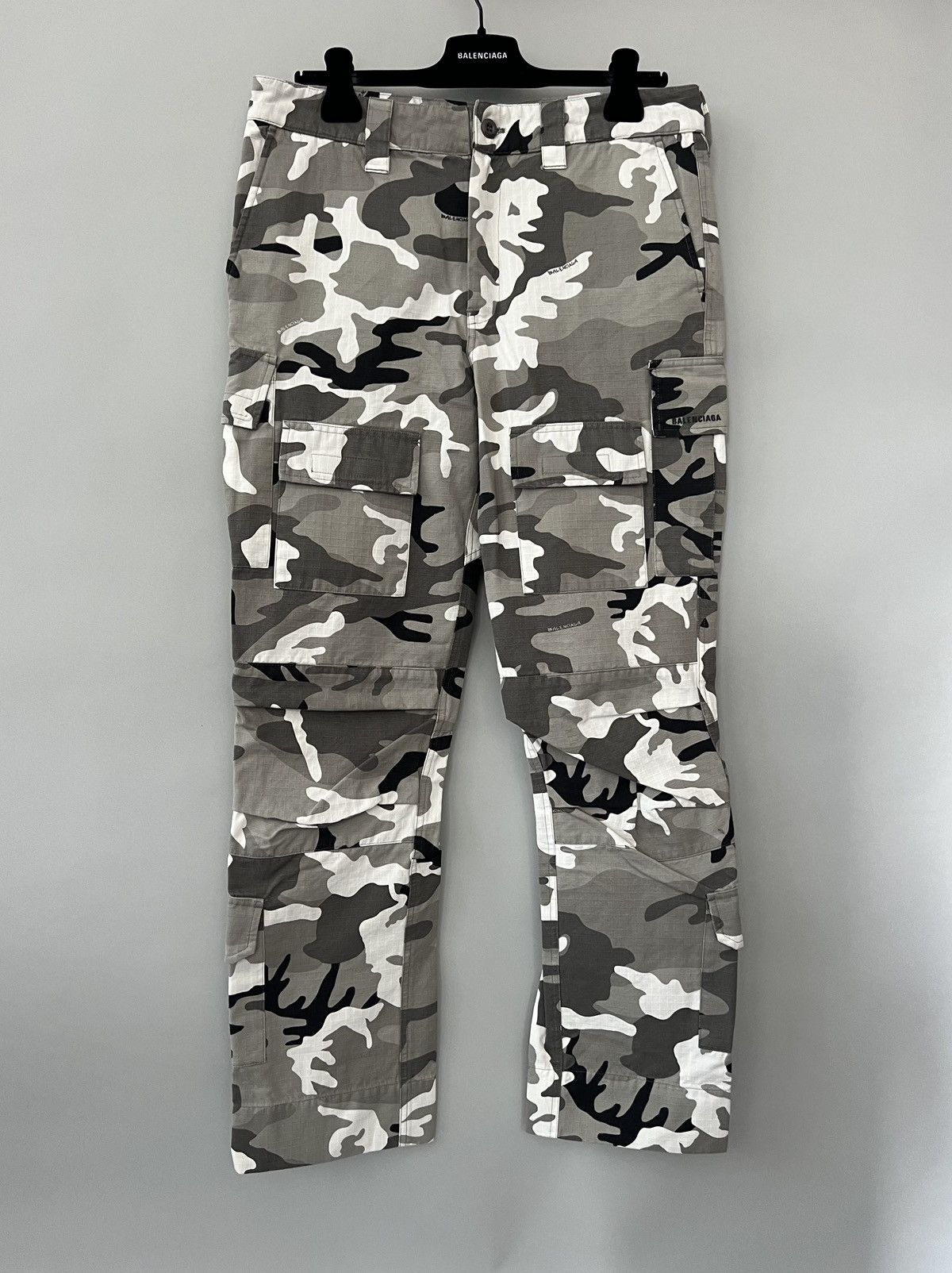 Balenciaga Balenciaga Fitted Camo Cargo Pants Size US 32 / EU 48 - 1 Thumbnail