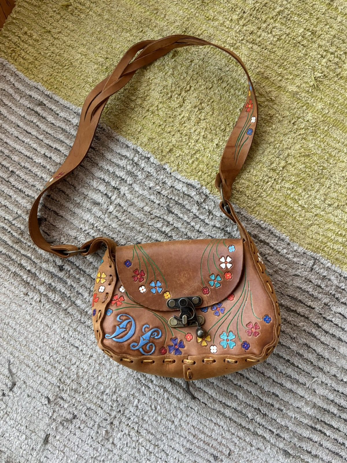 Cowboy Equipment 1970s Vintage Tooled Leather Bag Crossbody Messenger Purse Size ONE SIZE - 4 Thumbnail