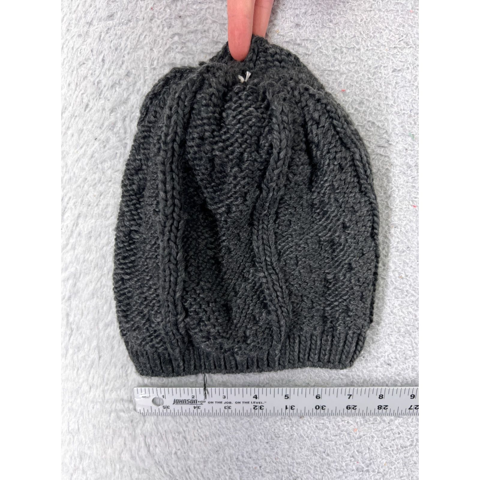 Vintage Beanie Toque Womens One Size Gray Cable Knit Acrylic Blend Winter Snow Ski Pom Hat/Cap Adult Women Beanie Gray Winter Ski Theme 90s (not applicable) Size ONE SIZE - 4 Thumbnail