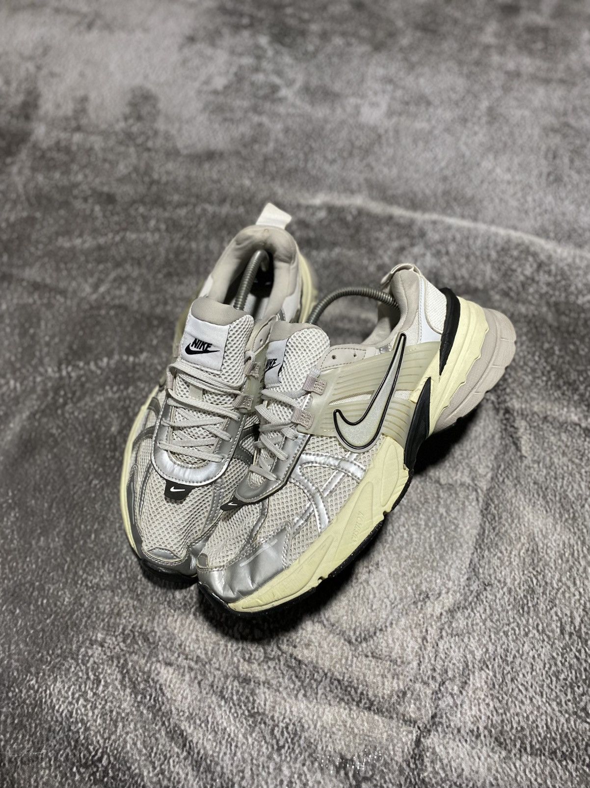 Nike Nike V2K Run Pure Platinum Metallic Silver Size US 9.5 / EU 42-43 - 1 Thumbnail