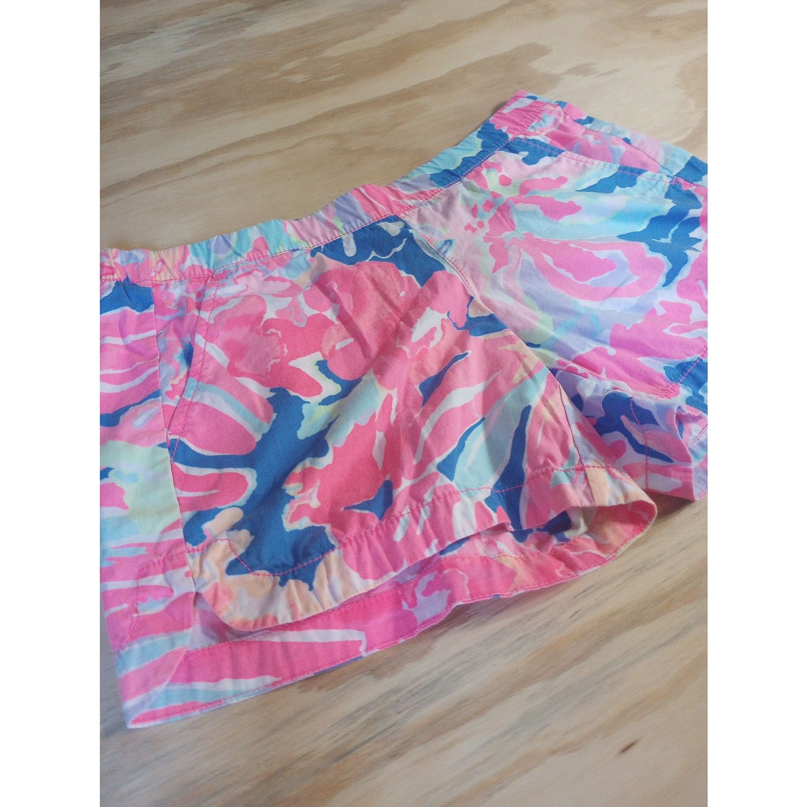 Lilly Pulitzer Lilly Pulitzer spandex floral shorts xs Size 25" / US 0 / IT 36 - 4 Thumbnail